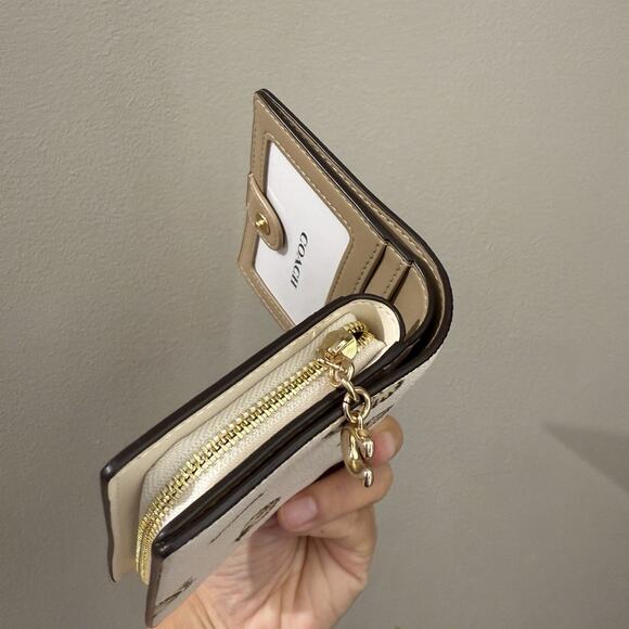 Coach CBO73 Snap Wallet Shell Print - Picture 5 of 10
